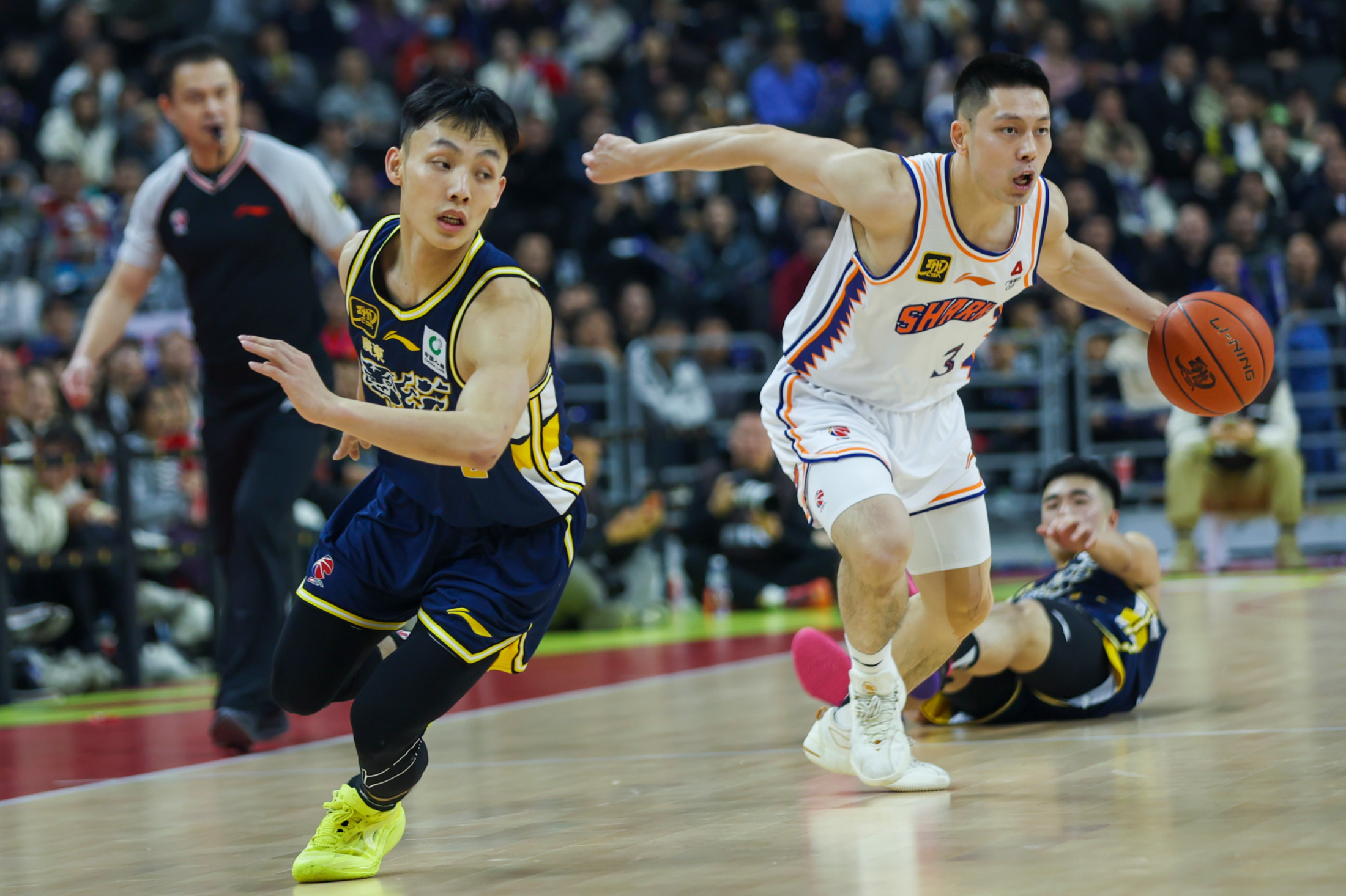 英超今晨再迎强敌，深圳男篮豪取连胜，主帅态度：赛场秩序良好，资深球员宣示担当的简单介绍-米兰体育下载